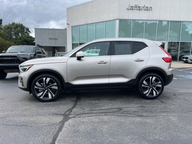 2023 Volvo XC40 Plus Bright Theme