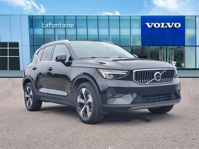 2023 Volvo XC40 Plus Bright Theme