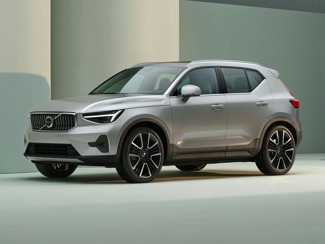 2023 Volvo XC40 Plus Bright Theme