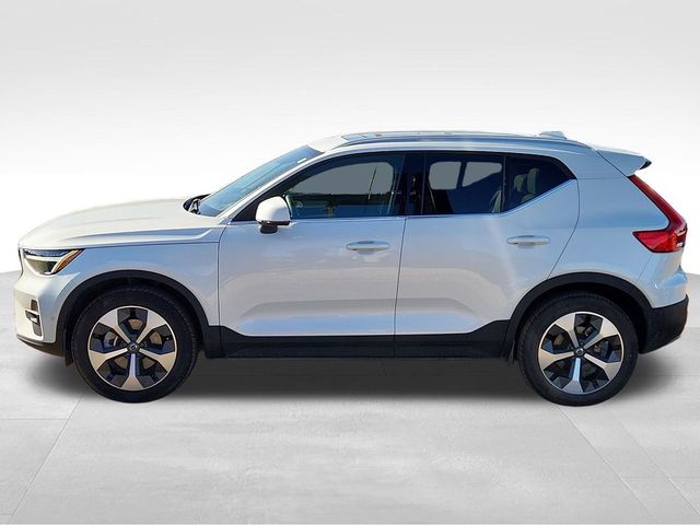 2023 Volvo XC40 Plus Bright Theme