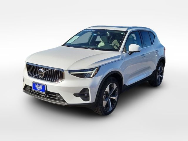 2023 Volvo XC40 Plus Bright Theme