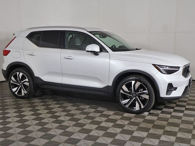 2023 Volvo XC40 Plus Bright Theme
