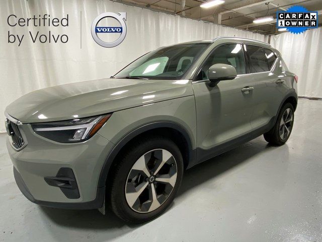 2023 Volvo XC40 Plus Bright Theme