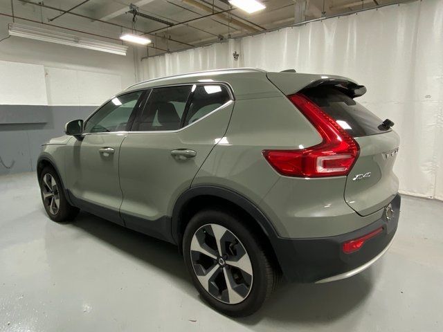 2023 Volvo XC40 Plus Bright Theme