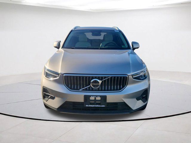 2023 Volvo XC40 Plus Bright Theme
