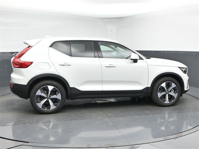 2023 Volvo XC40 Plus Bright Theme