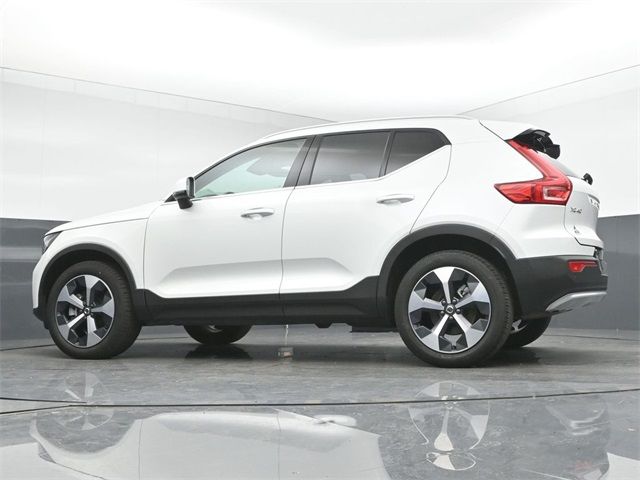 2023 Volvo XC40 Plus Bright Theme