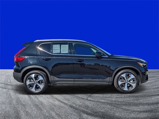 2023 Volvo XC40 Plus Bright Theme