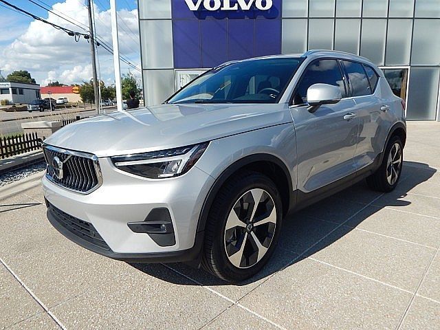 2023 Volvo XC40 Plus Bright Theme