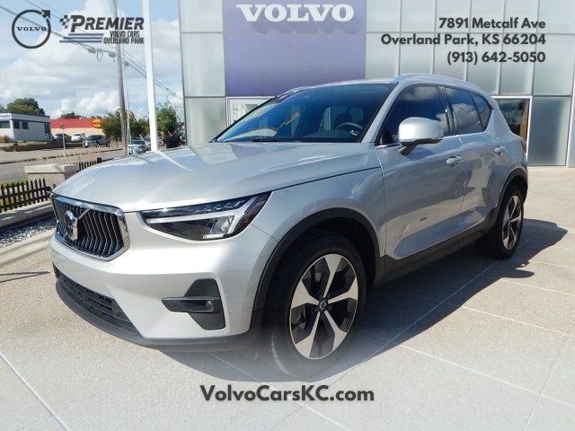 2023 Volvo XC40 Plus Bright Theme