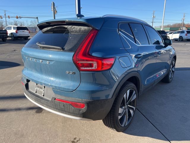 2023 Volvo XC40 Plus Bright Theme