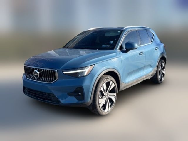 2023 Volvo XC40 Plus Bright Theme