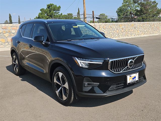 2023 Volvo XC40 Plus Bright Theme