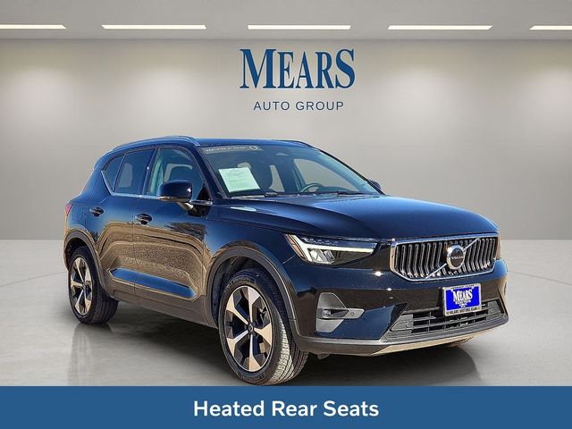 2023 Volvo XC40 Plus Bright Theme