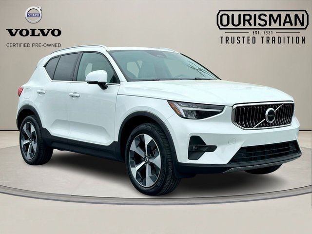 2023 Volvo XC40 Plus Bright Theme