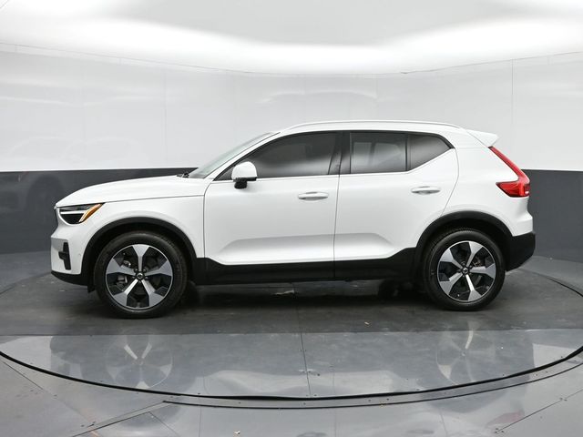 2023 Volvo XC40 Plus Bright Theme