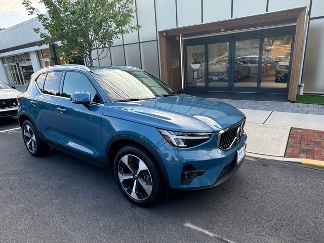 2023 Volvo XC40 Plus Bright Theme