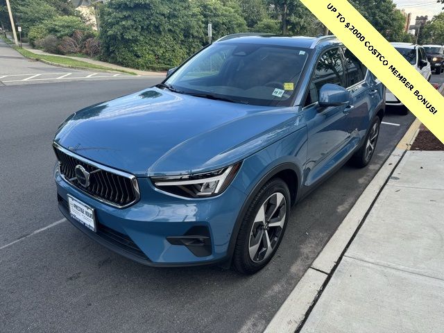 2023 Volvo XC40 Plus Bright Theme