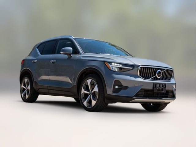 2023 Volvo XC40 Plus Bright Theme