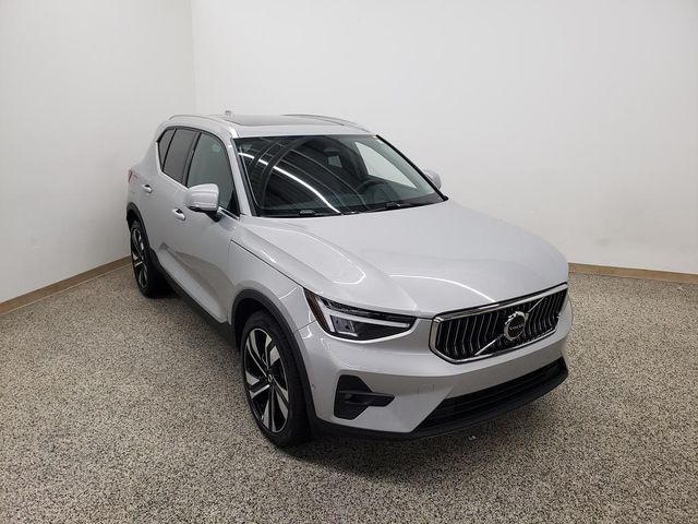 2023 Volvo XC40 Plus Bright Theme