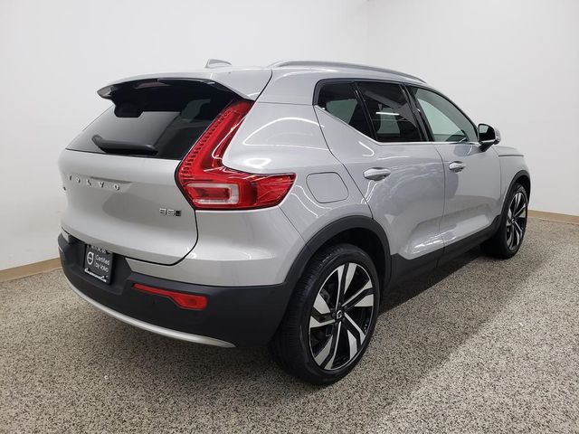 2023 Volvo XC40 Plus Bright Theme