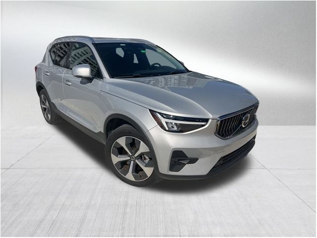 2023 Volvo XC40 Plus Bright Theme