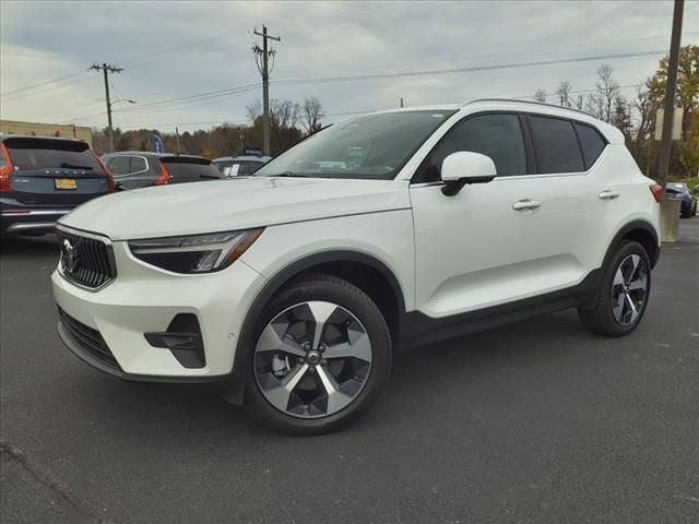 2023 Volvo XC40 Plus Bright Theme