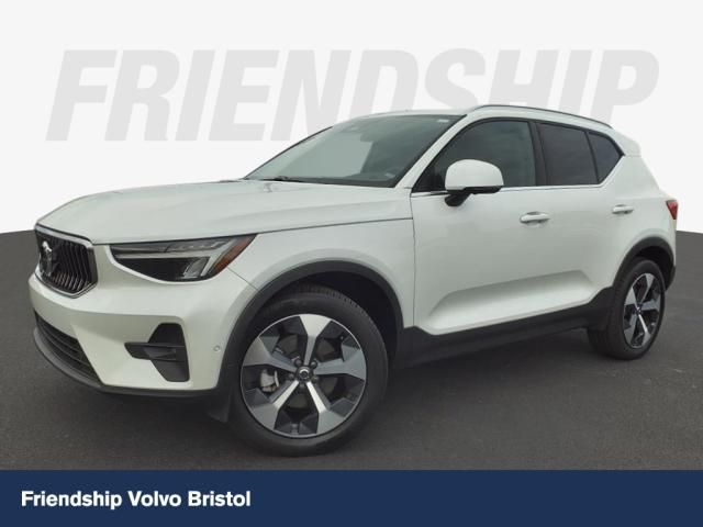 2023 Volvo XC40 Plus Bright Theme