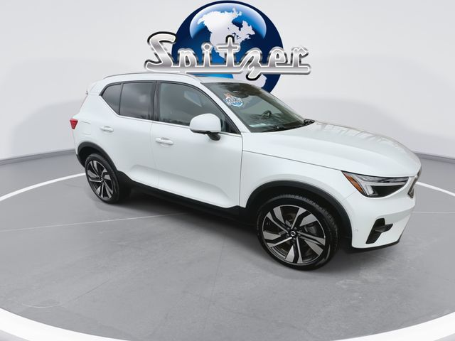 2023 Volvo XC40 Plus Bright Theme