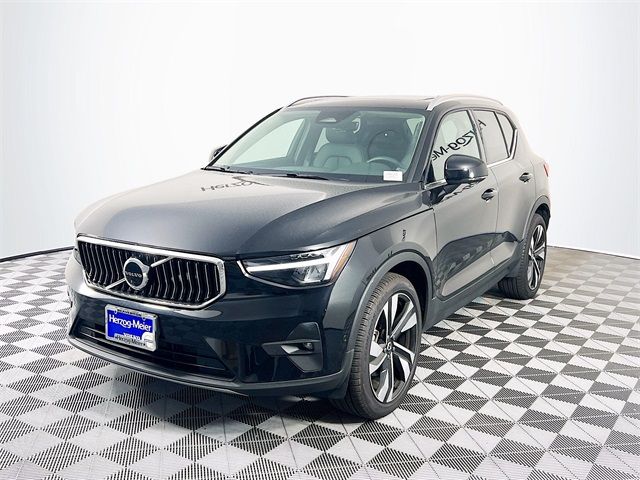 2023 Volvo XC40 Plus Bright Theme