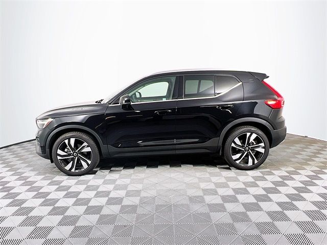 2023 Volvo XC40 Plus Bright Theme