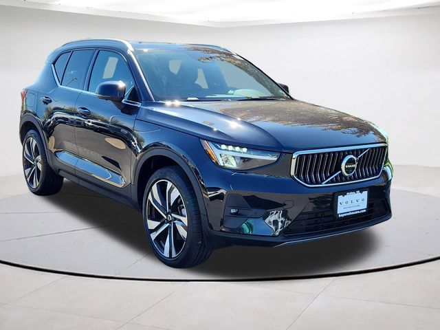 2023 Volvo XC40 Plus Bright Theme