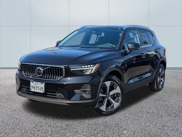 2023 Volvo XC40 Plus Bright Theme