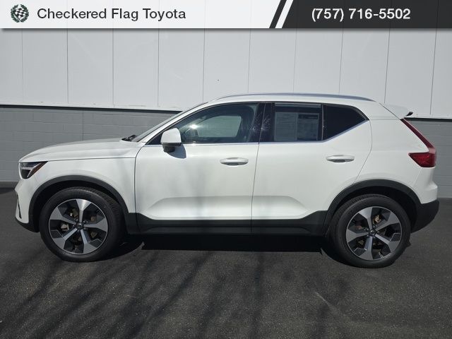 2023 Volvo XC40 Plus Bright Theme