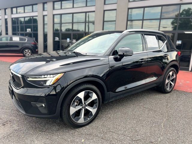 2023 Volvo XC40 Plus Bright Theme