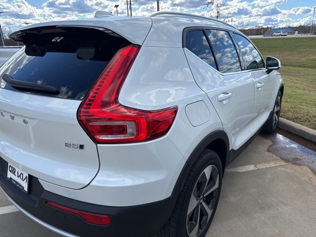 2023 Volvo XC40 Plus Bright Theme