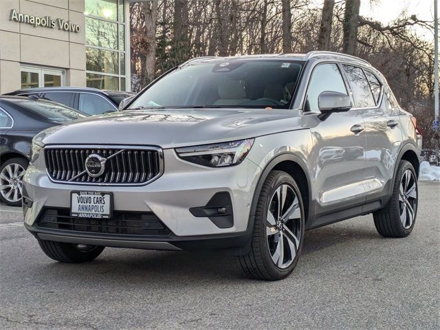 2023 Volvo XC40 Plus Bright Theme