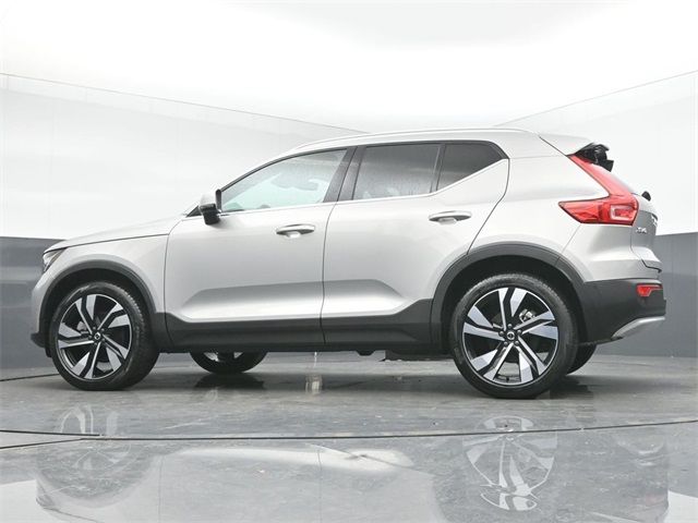 2023 Volvo XC40 Plus Bright Theme