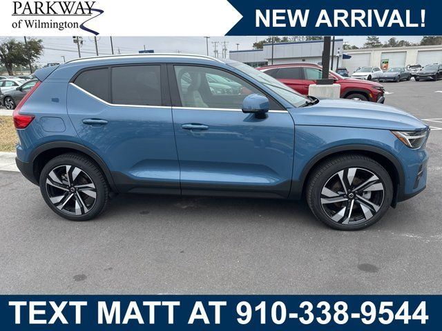 2023 Volvo XC40 Plus Bright Theme