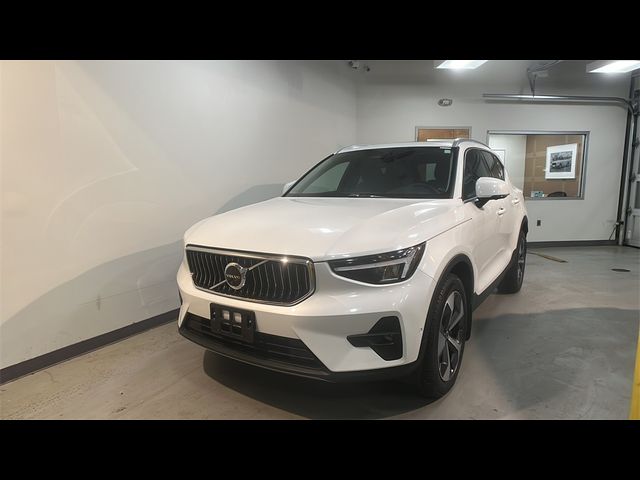 2023 Volvo XC40 Plus Bright Theme