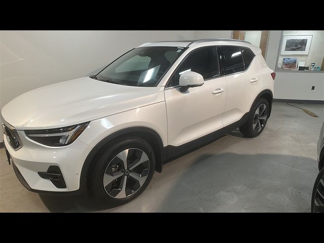 2023 Volvo XC40 Plus Bright Theme