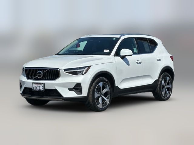 2023 Volvo XC40 Plus Bright Theme