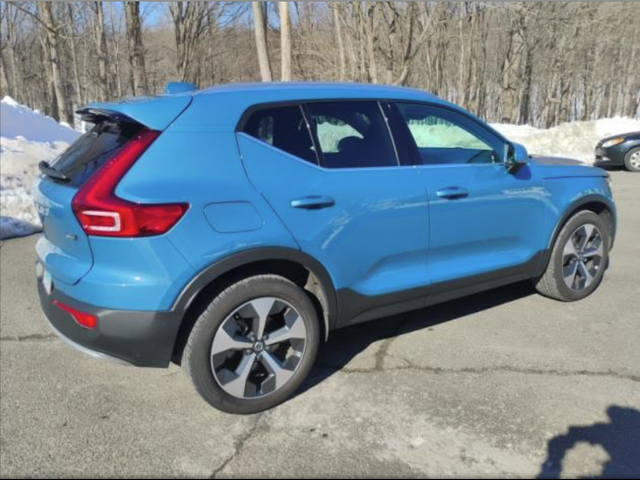 2023 Volvo XC40 Plus Bright Theme