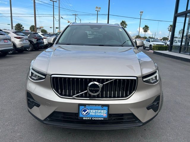 2023 Volvo XC40 Plus Bright Theme