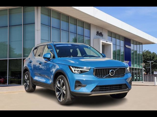 2023 Volvo XC40 Plus Bright Theme