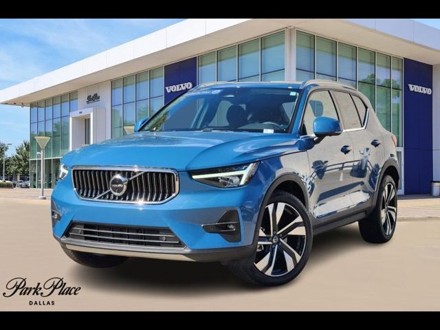 2023 Volvo XC40 Plus Bright Theme