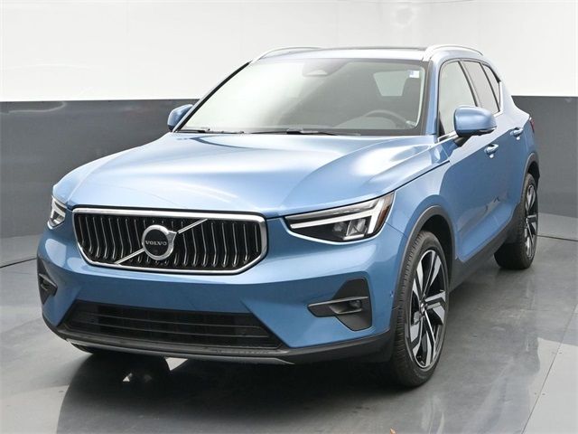 2023 Volvo XC40 Plus Bright Theme