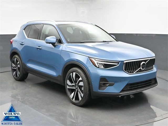 2023 Volvo XC40 Plus Bright Theme