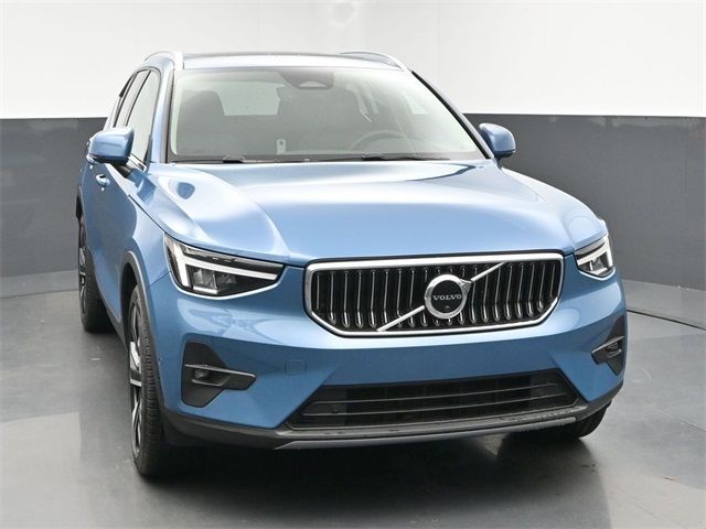 2023 Volvo XC40 Plus Bright Theme