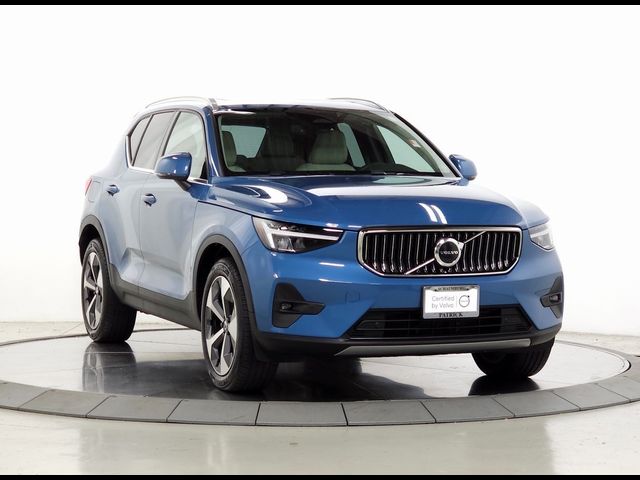 2023 Volvo XC40 Plus Bright Theme